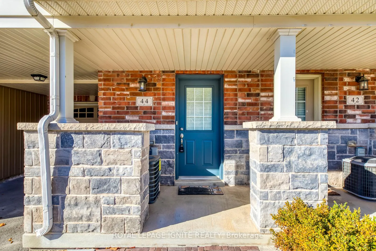 Photo 3 of 44 Nisbet Boulevard, Hamilton, Waterdown — HOMEH