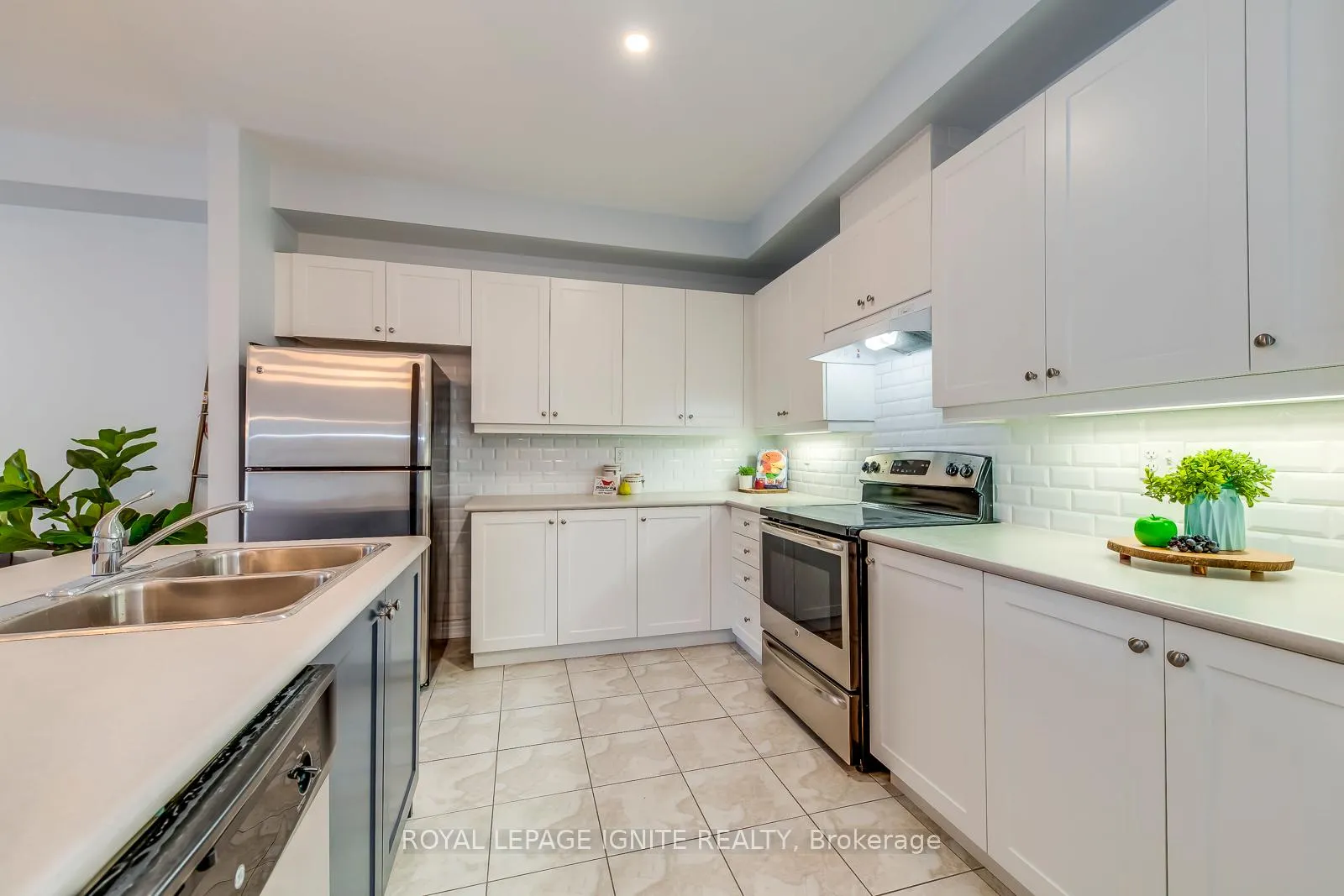 Photo 20 of 44 Nisbet Boulevard, Hamilton, Waterdown — HOMEH