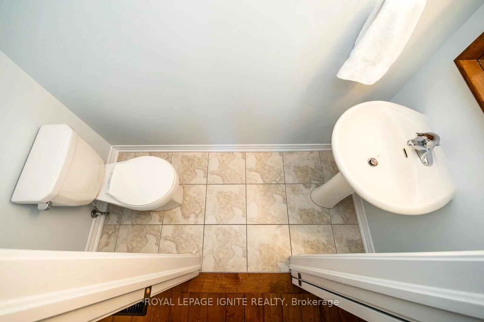 Photo 24 of 44 Nisbet Boulevard, Hamilton, Waterdown — HOMEH