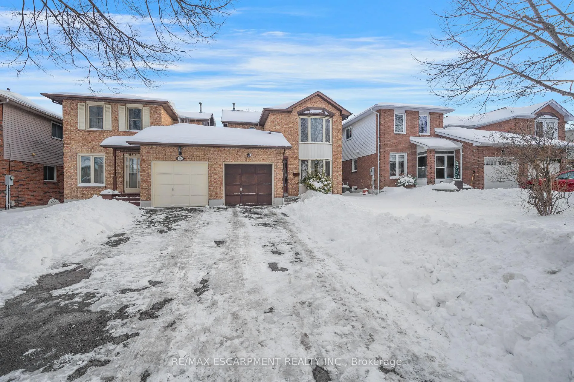 Photo 1 of 31 Hewitt Crescent, Ajax, South East — HOMEH