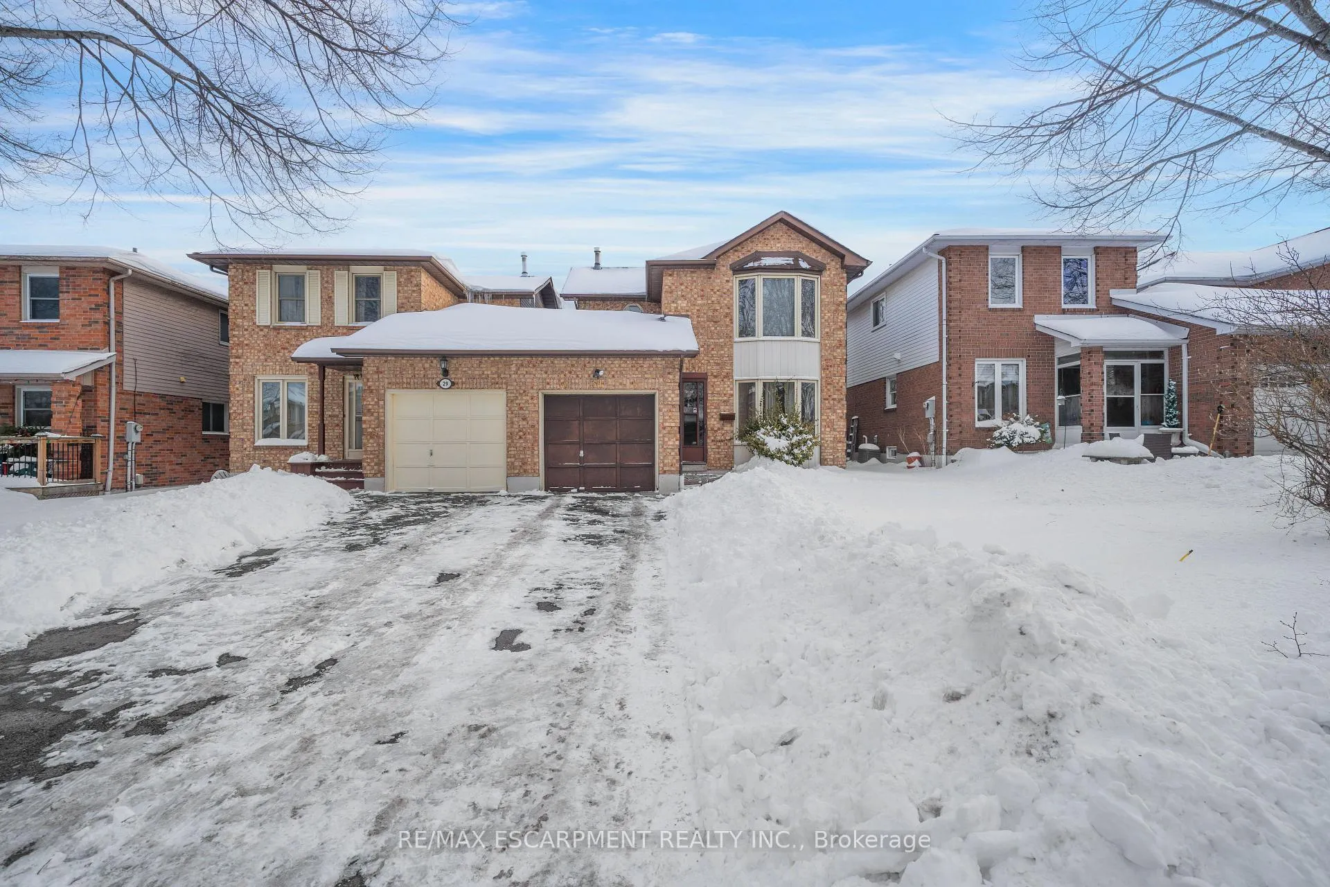 Photo 3 of 31 Hewitt Crescent, Ajax, South East — HOMEH