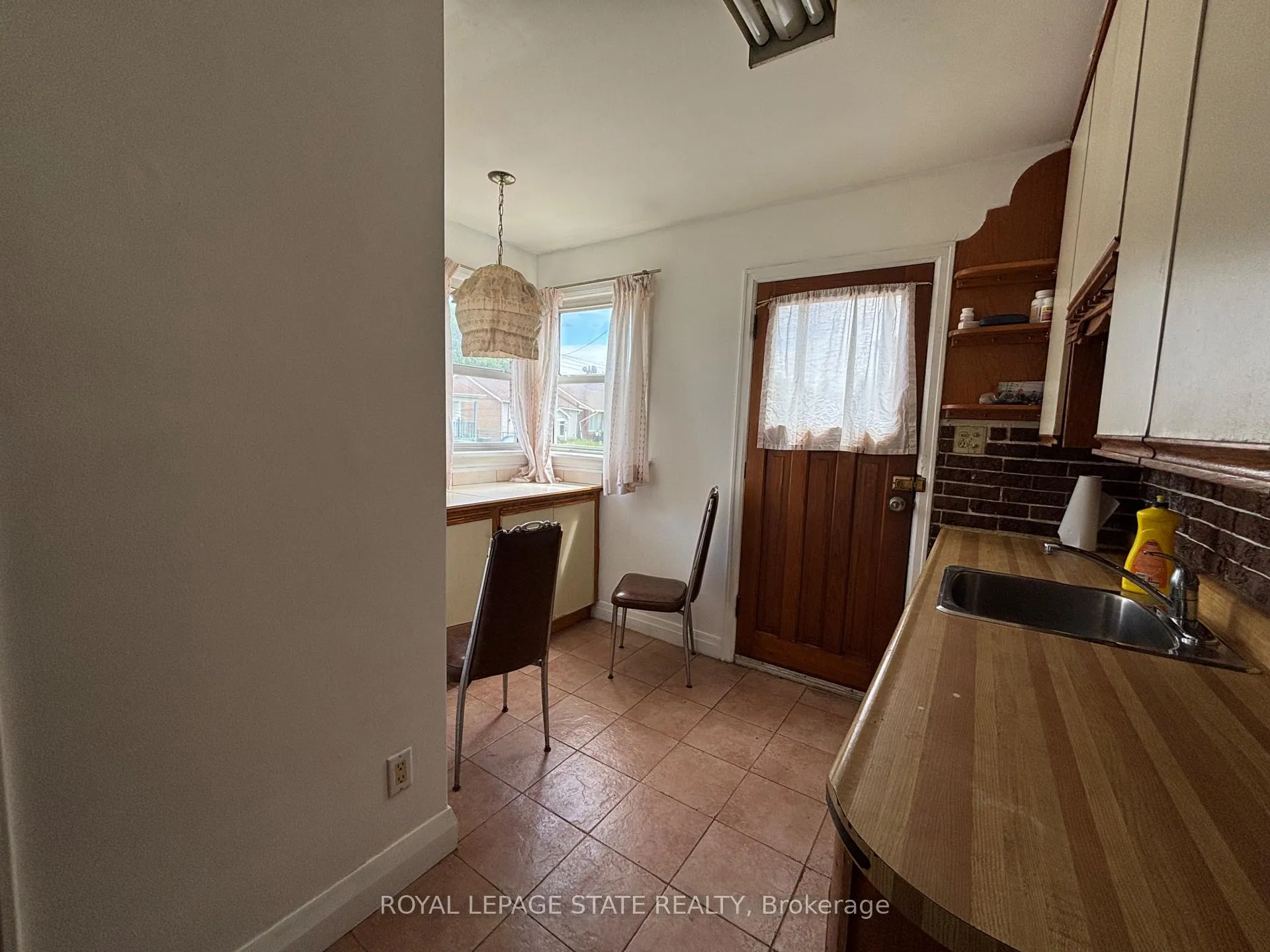 Photo 5 of 521 Mary Street, Hamilton, North End — HOMEH