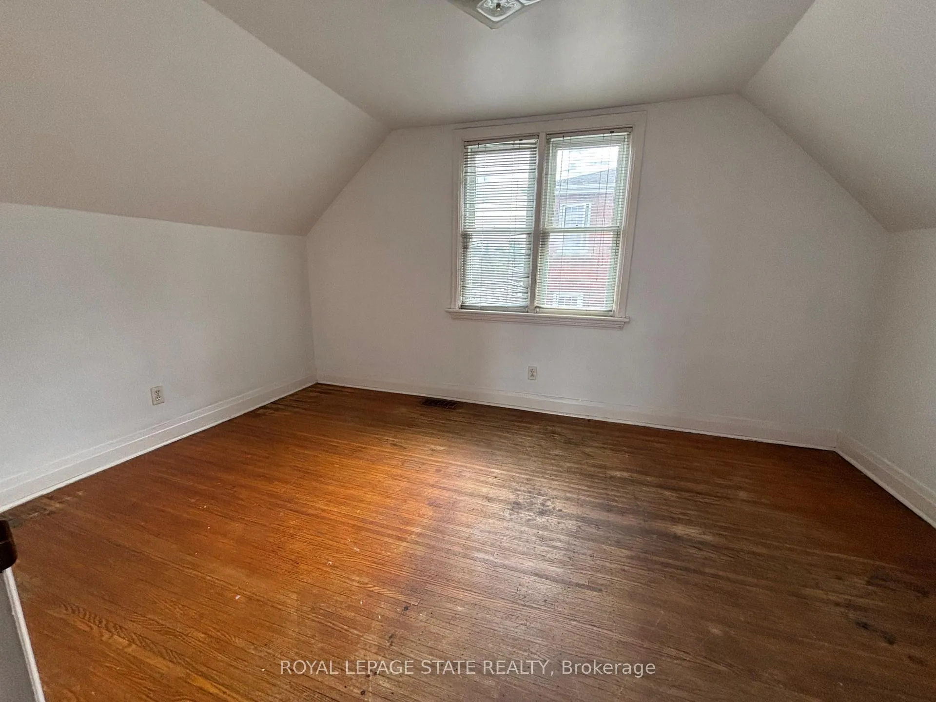 Photo 10 of 521 Mary Street, Hamilton, North End — HOMEH