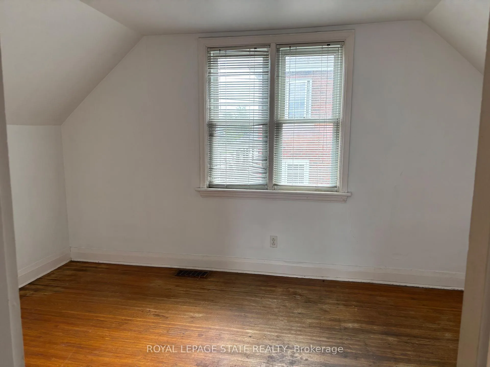 Photo 11 of 521 Mary Street, Hamilton, North End — HOMEH