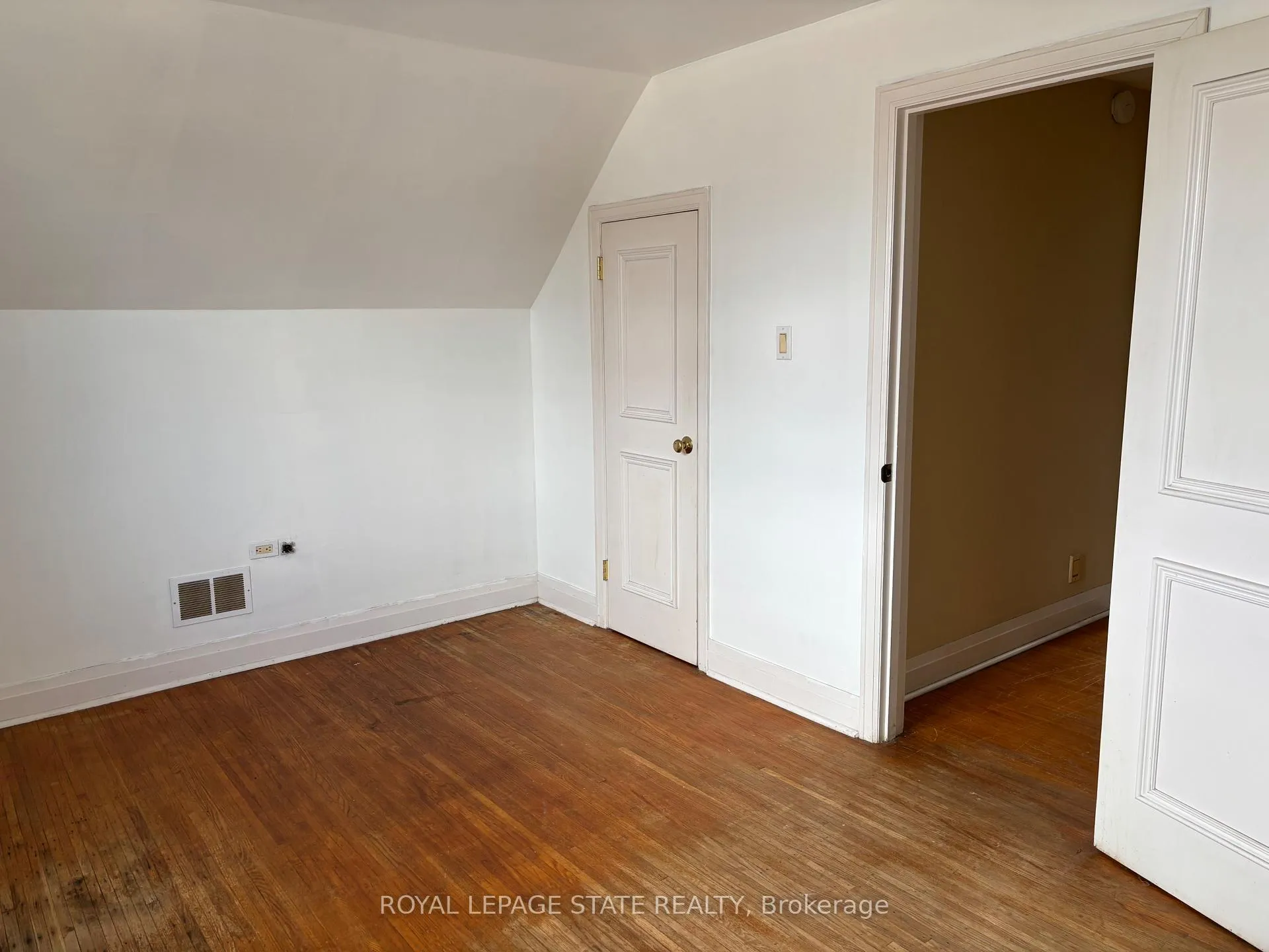 Photo 13 of 521 Mary Street, Hamilton, North End — HOMEH