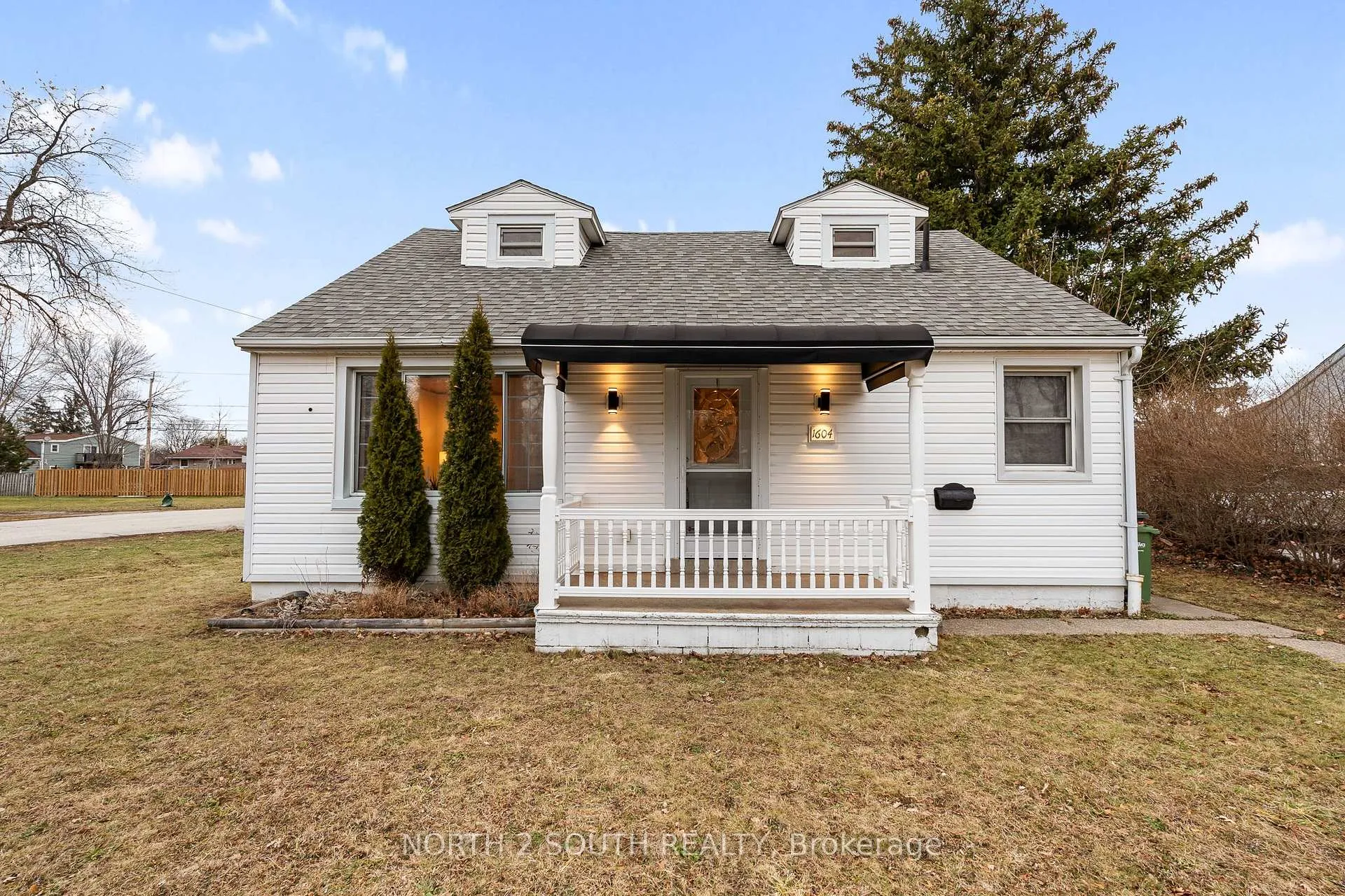 Photo 2 of 1604 Buckingham Drive, Windsor — HOMEH