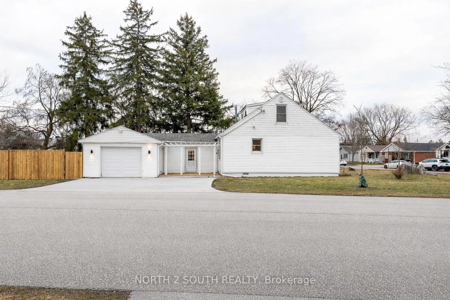 Photo 4 of 1604 Buckingham Drive, Windsor — HOMEH