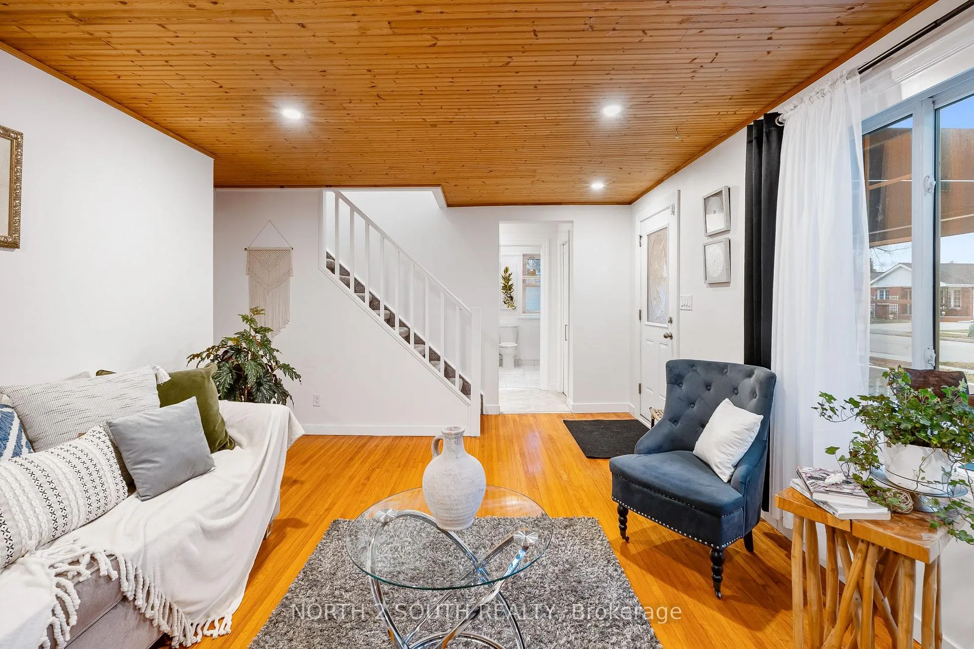 Photo 8 of 1604 Buckingham Drive, Windsor — HOMEH