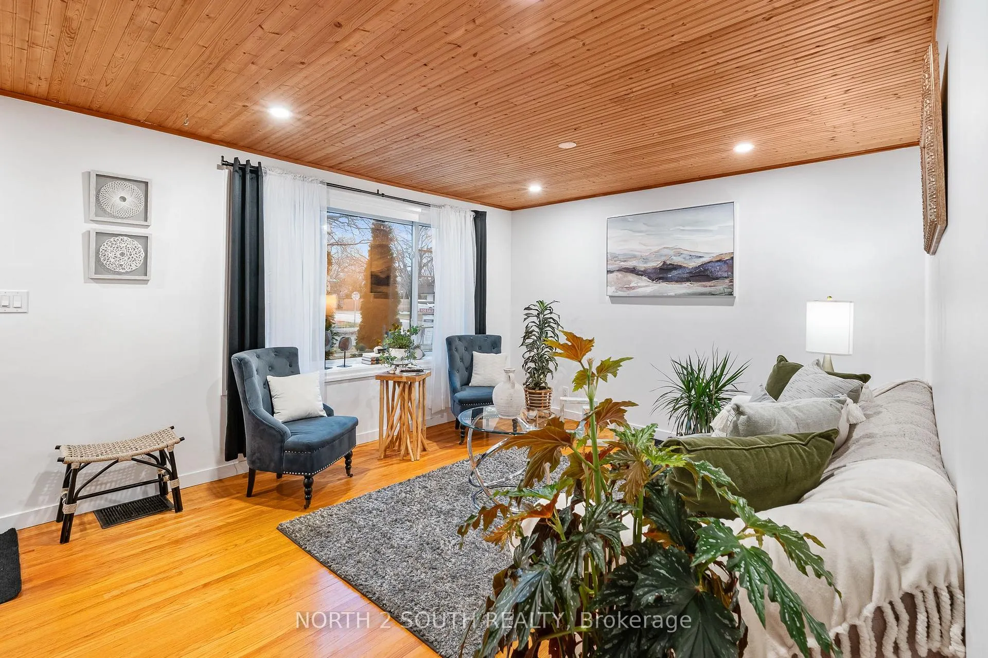 Photo 9 of 1604 Buckingham Drive, Windsor — HOMEH