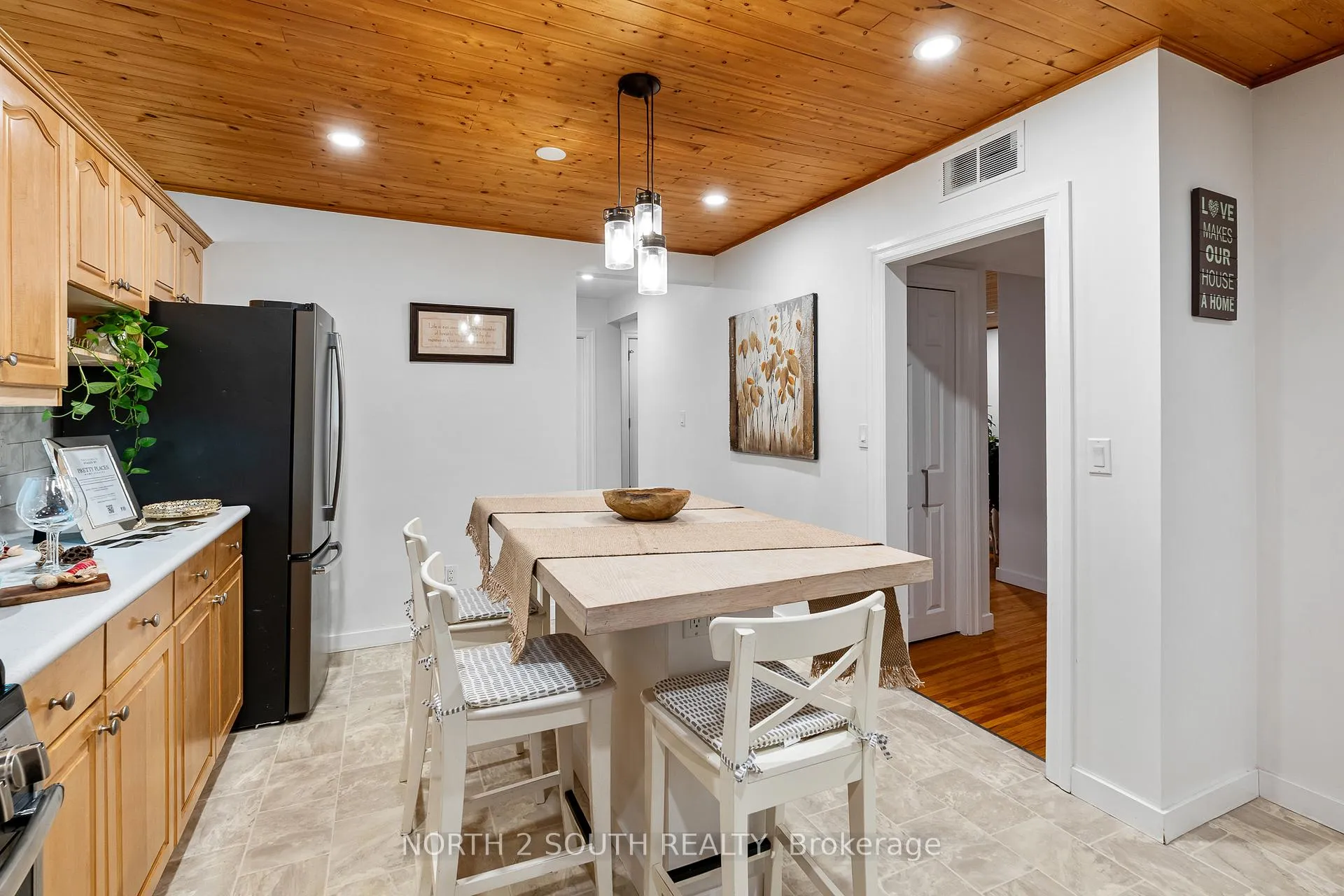 Photo 10 of 1604 Buckingham Drive, Windsor — HOMEH