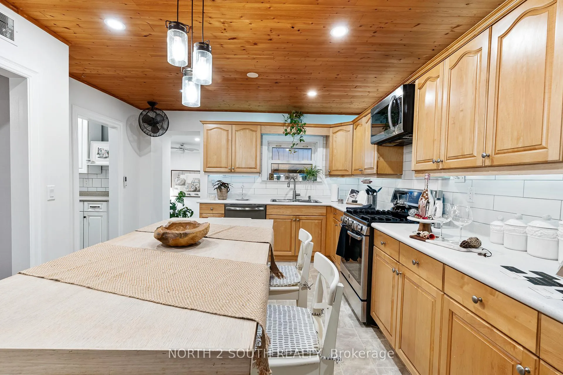 Photo 11 of 1604 Buckingham Drive, Windsor — HOMEH