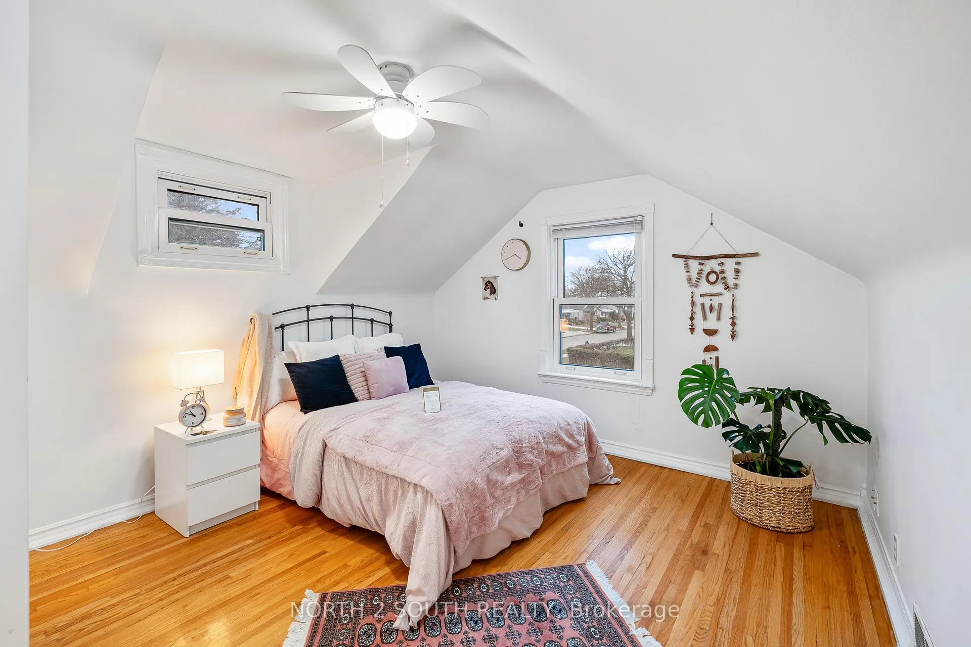Photo 19 of 1604 Buckingham Drive, Windsor — HOMEH