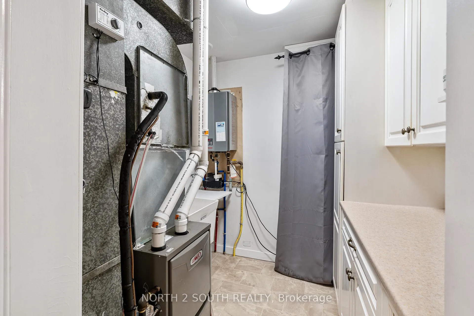 Photo 26 of 1604 Buckingham Drive, Windsor — HOMEH