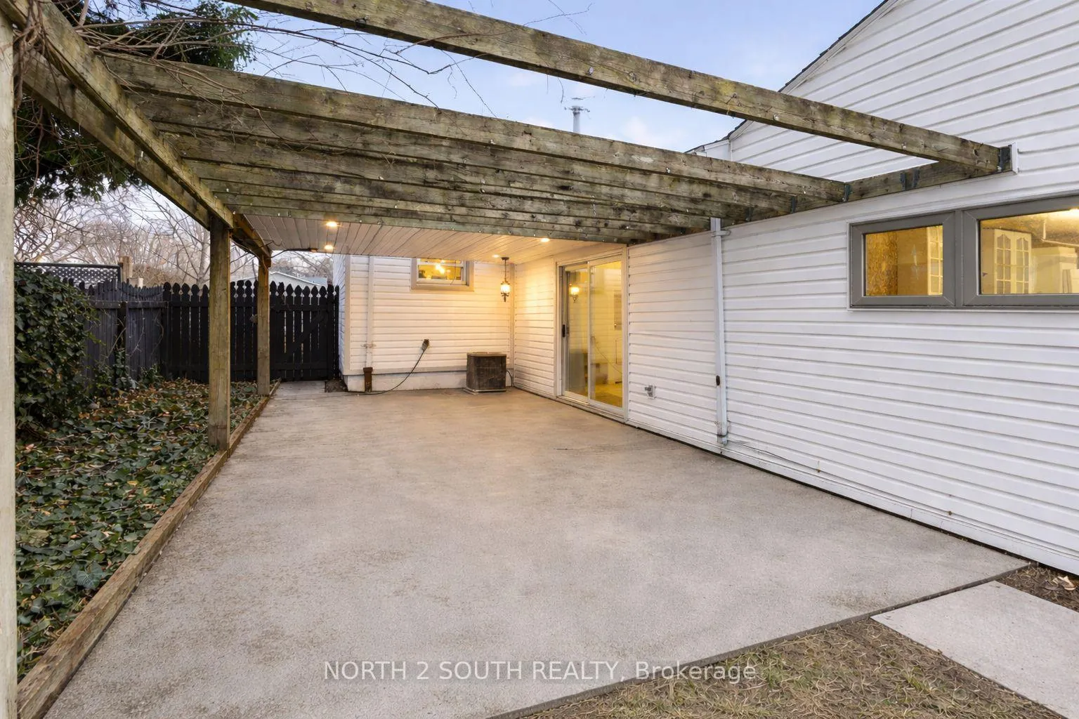 Photo 28 of 1604 Buckingham Drive, Windsor — HOMEH