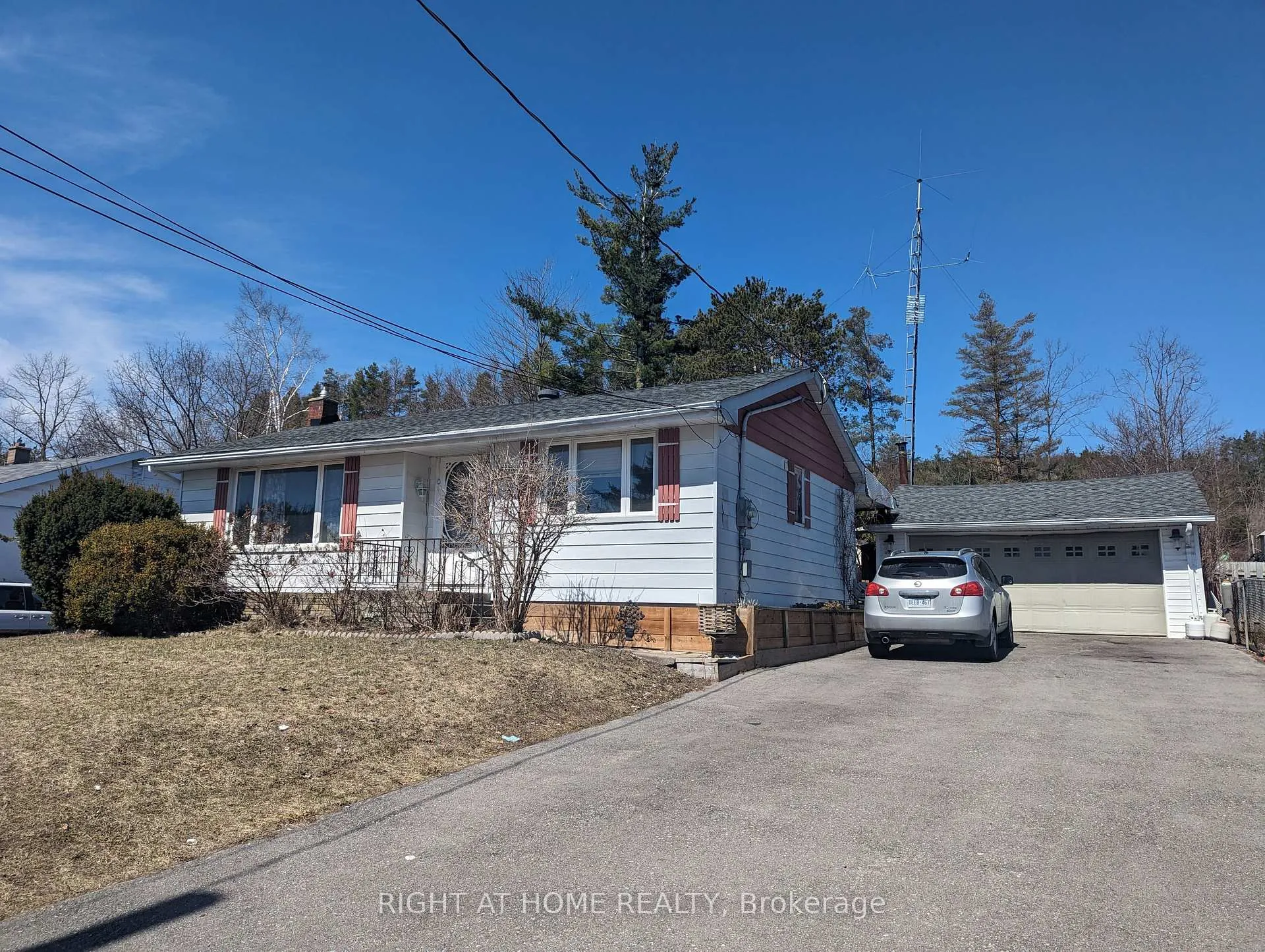 Photo 2 of 388 Edgehill Drive, Barrie, 400 West — HOMEH