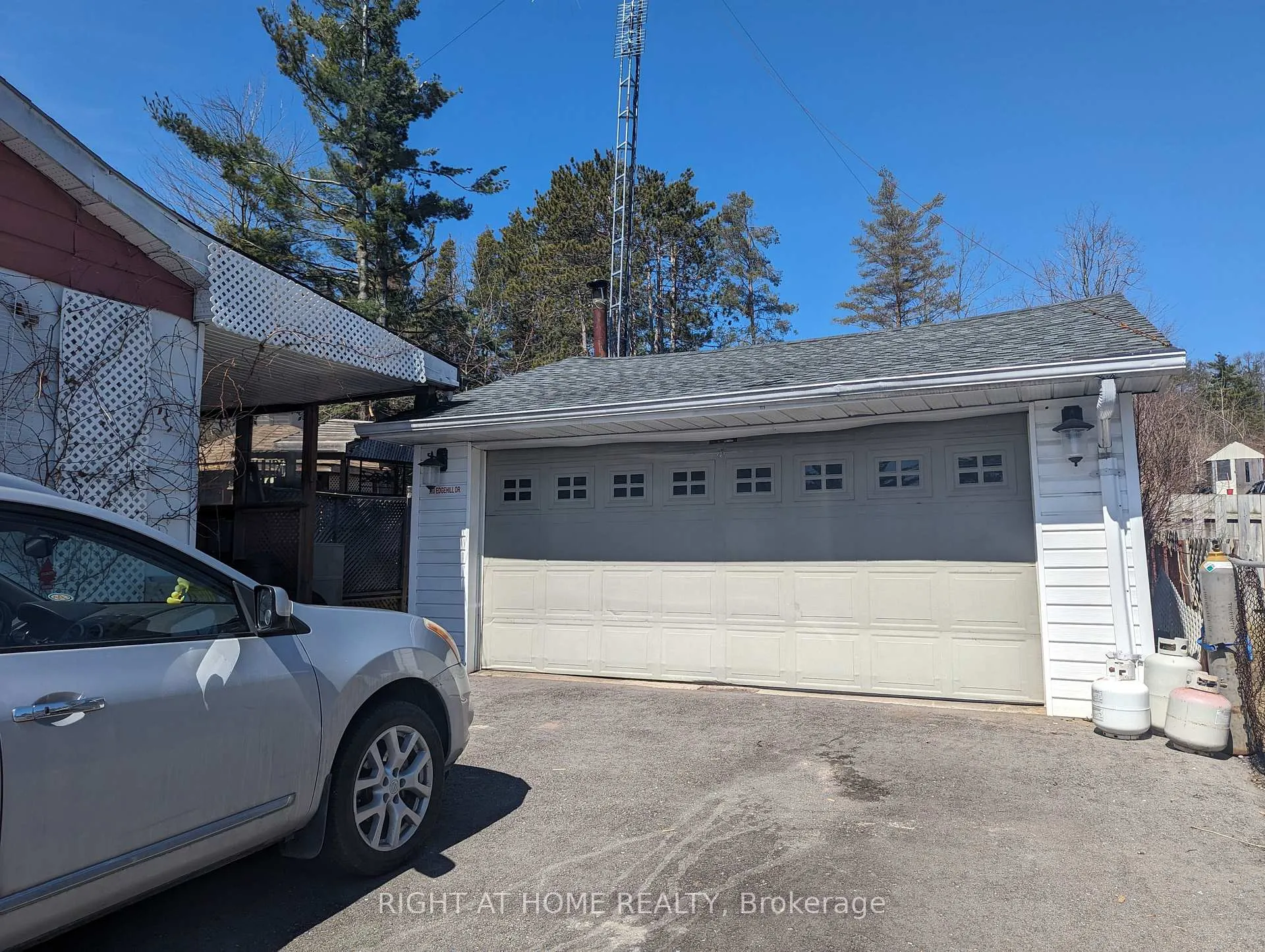 Photo 3 of 388 Edgehill Drive, Barrie, 400 West — HOMEH