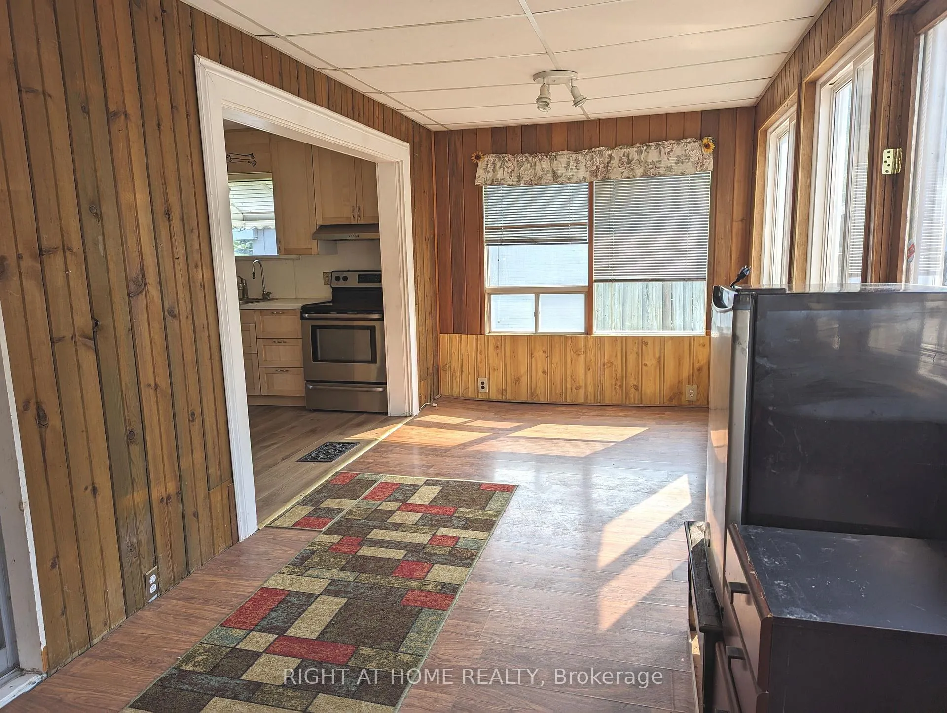 Photo 6 of 388 Edgehill Drive, Barrie, 400 West — HOMEH