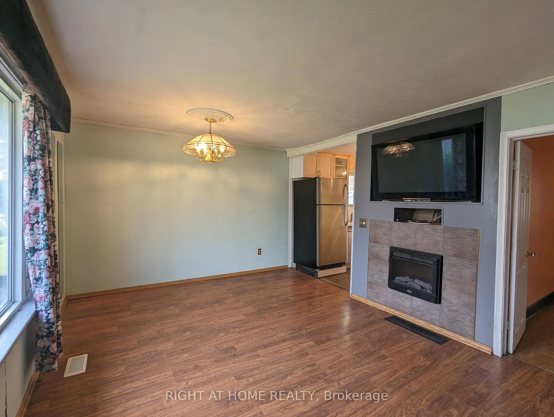 Photo 10 of 388 Edgehill Drive, Barrie, 400 West — HOMEH