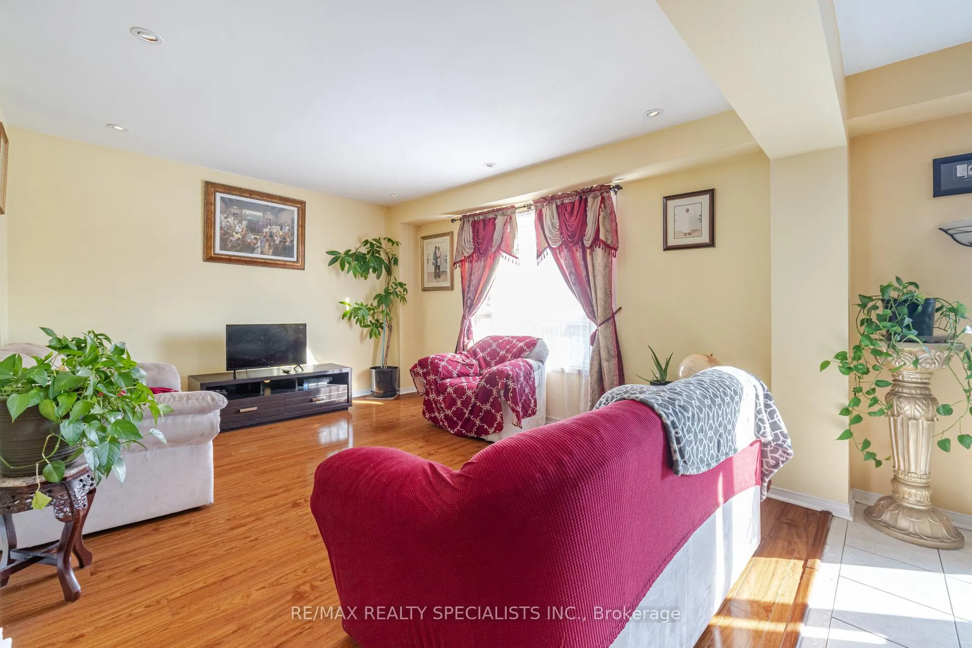 Photo 7 of 59 Mccrimmon Drive, Brampton, Fletcher's Meadow — HOMEH
