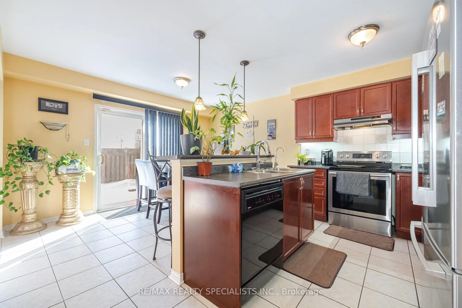 Photo 8 of 59 Mccrimmon Drive, Brampton, Fletcher's Meadow — HOMEH