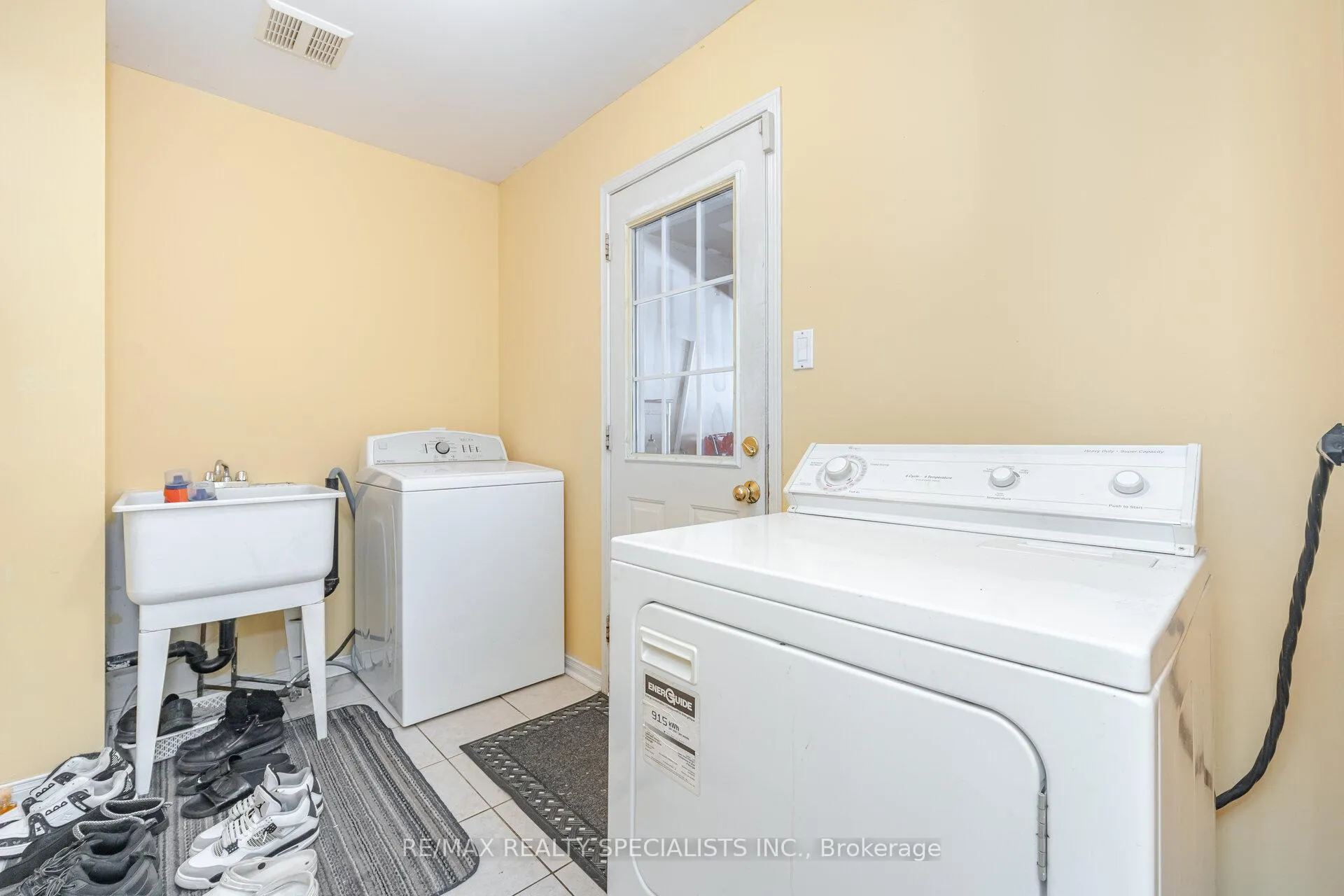 Photo 12 of 59 Mccrimmon Drive, Brampton, Fletcher's Meadow — HOMEH