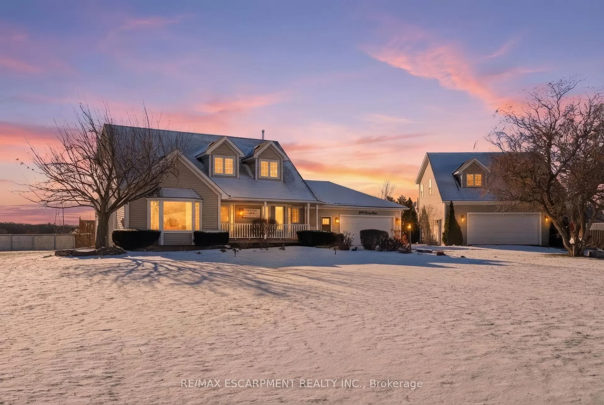 Photo 1 of 5940 Young Street, Grimsby, Grimsby Escarpment — HOMEH