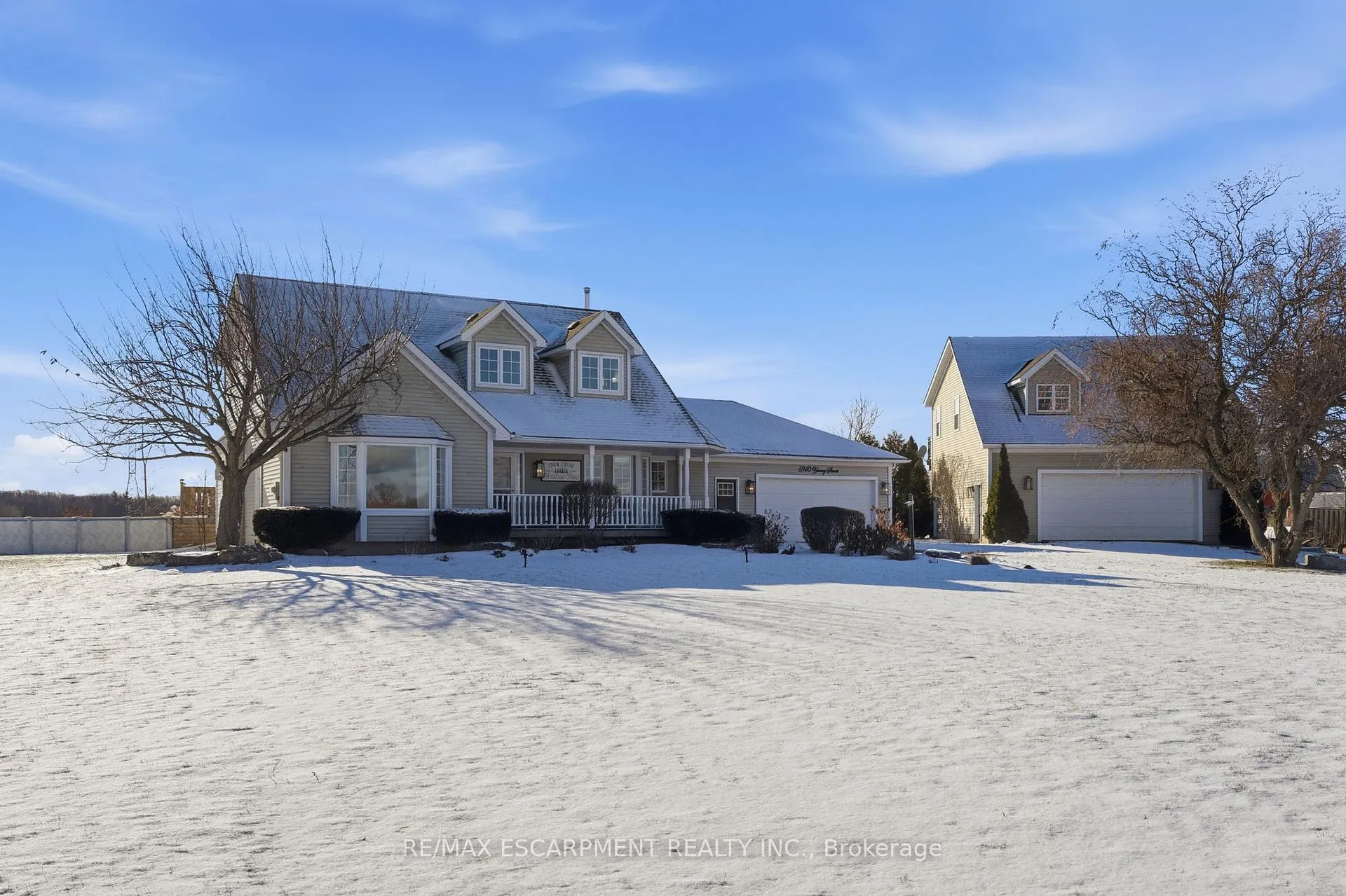 Photo 3 of 5940 Young Street, Grimsby, Grimsby Escarpment — HOMEH