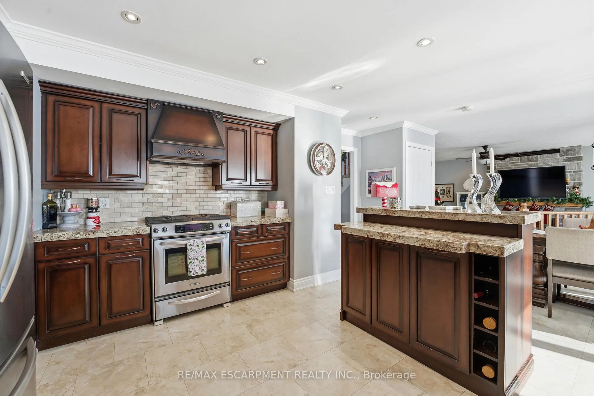 Photo 9 of 5940 Young Street, Grimsby, Grimsby Escarpment — HOMEH