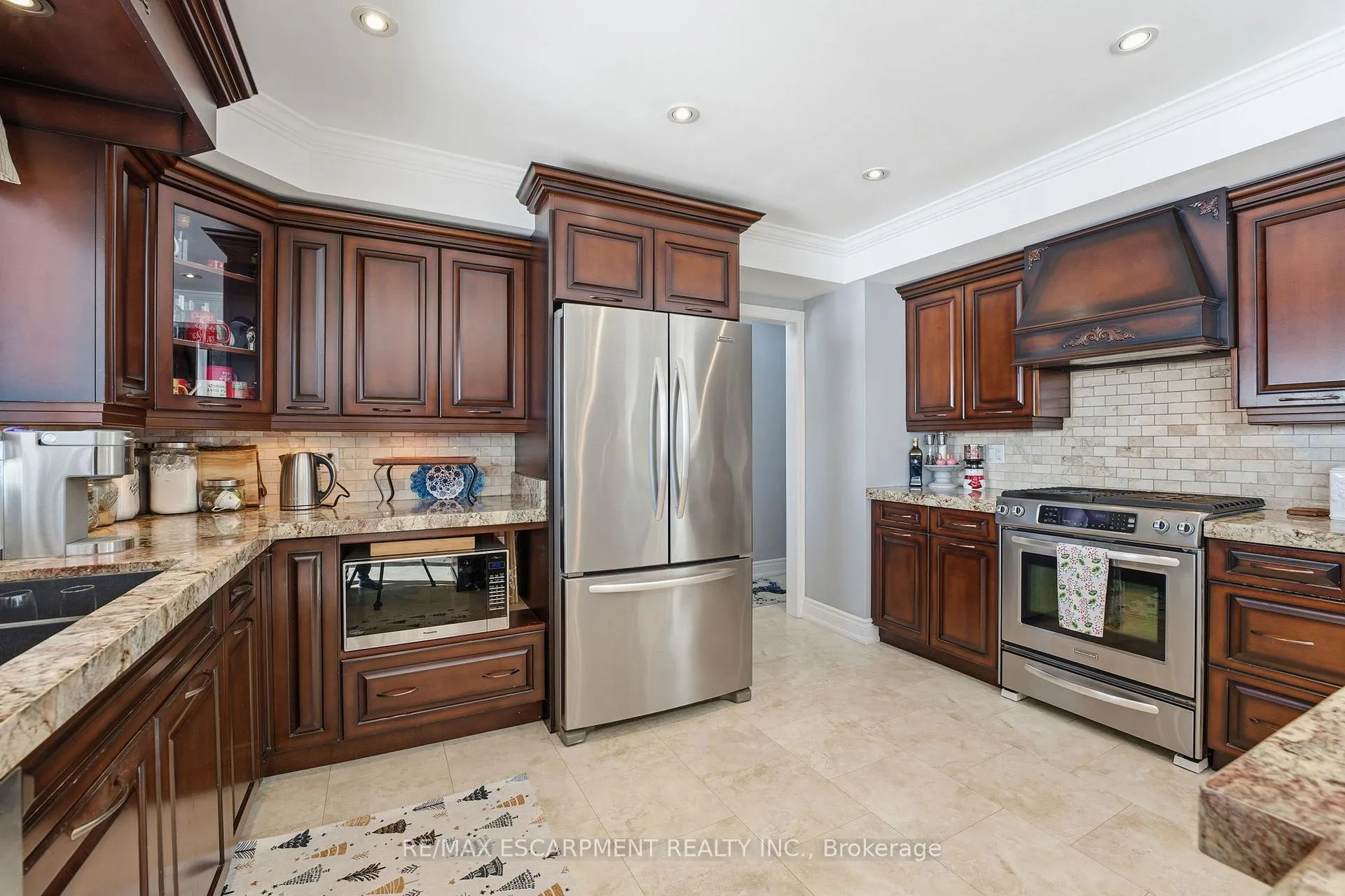 Photo 10 of 5940 Young Street, Grimsby, Grimsby Escarpment — HOMEH