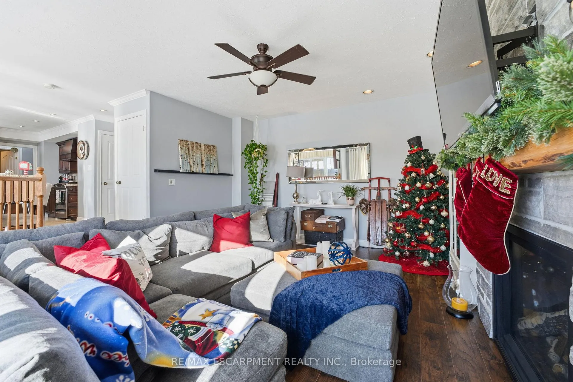 Photo 14 of 5940 Young Street, Grimsby, Grimsby Escarpment — HOMEH