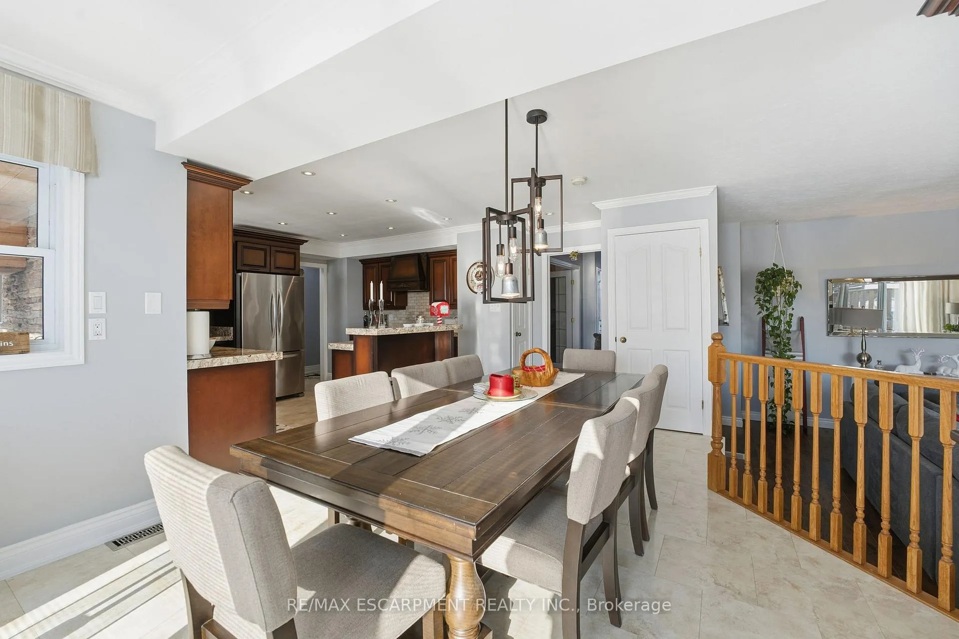 Photo 15 of 5940 Young Street, Grimsby, Grimsby Escarpment — HOMEH