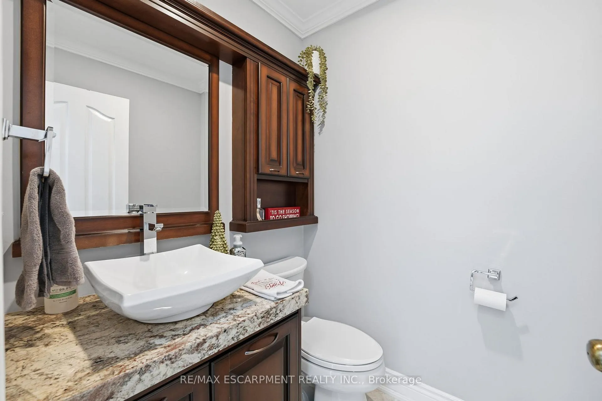 Photo 16 of 5940 Young Street, Grimsby, Grimsby Escarpment — HOMEH