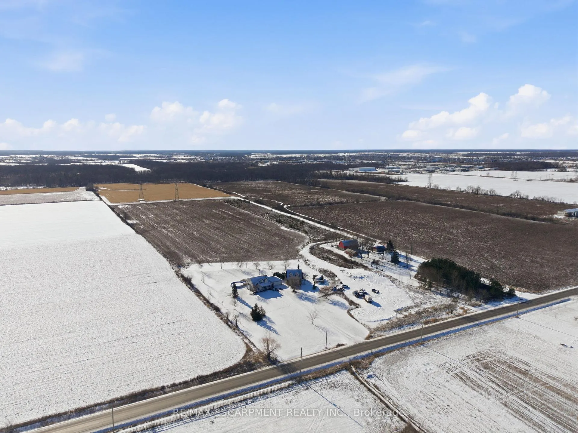Photo 41 of 5940 Young Street, Grimsby, Grimsby Escarpment — HOMEH