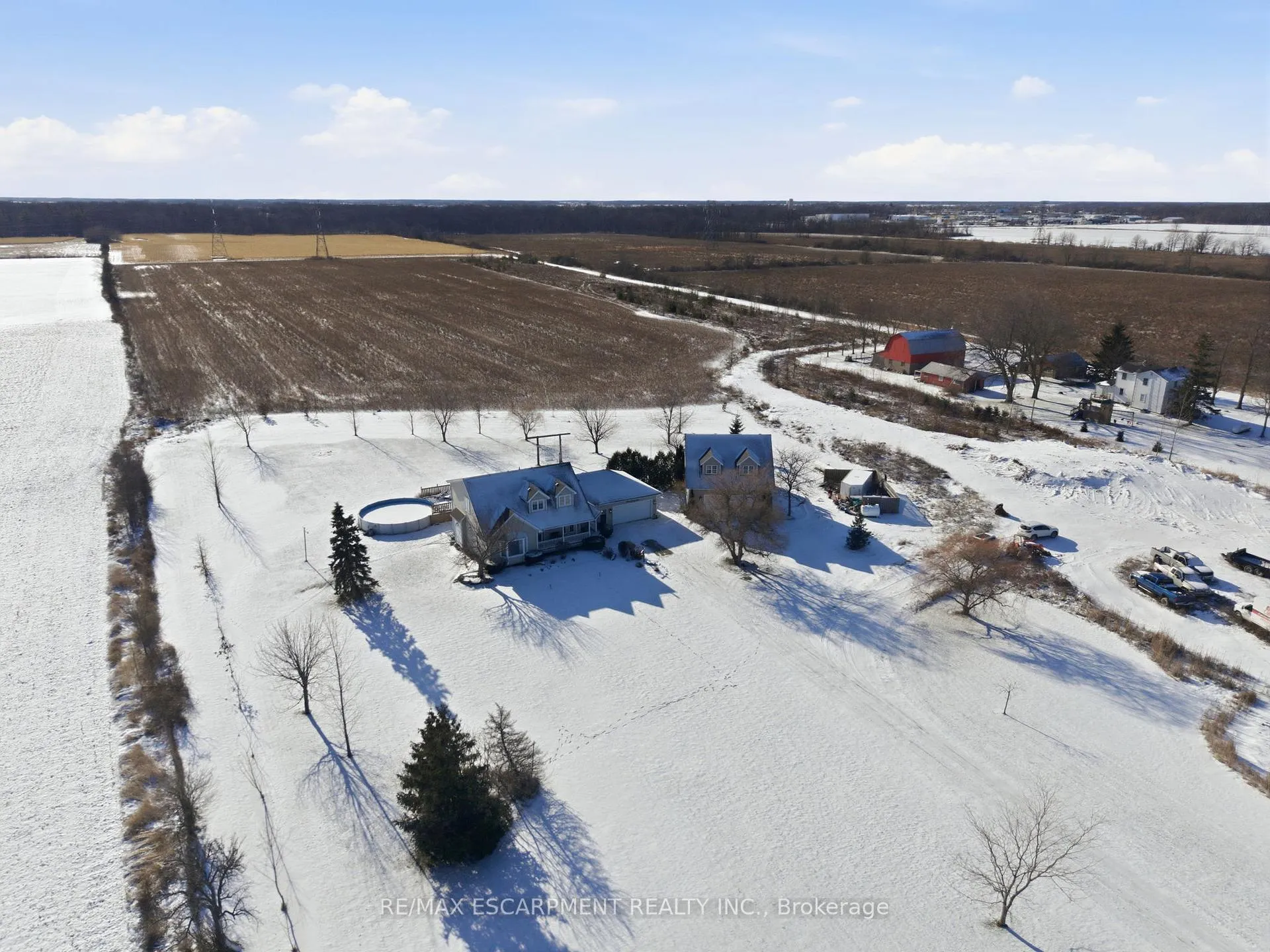 Photo 42 of 5940 Young Street, Grimsby, Grimsby Escarpment — HOMEH