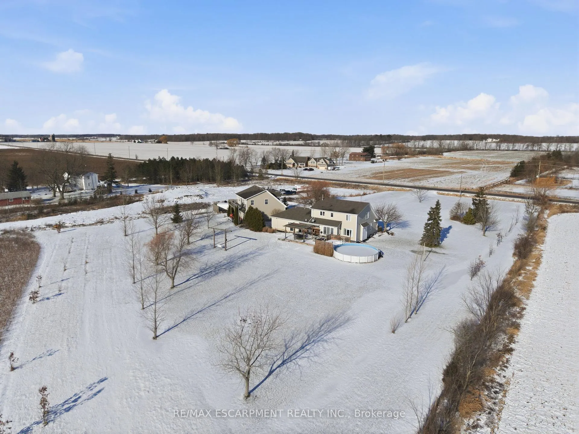 Photo 43 of 5940 Young Street, Grimsby, Grimsby Escarpment — HOMEH