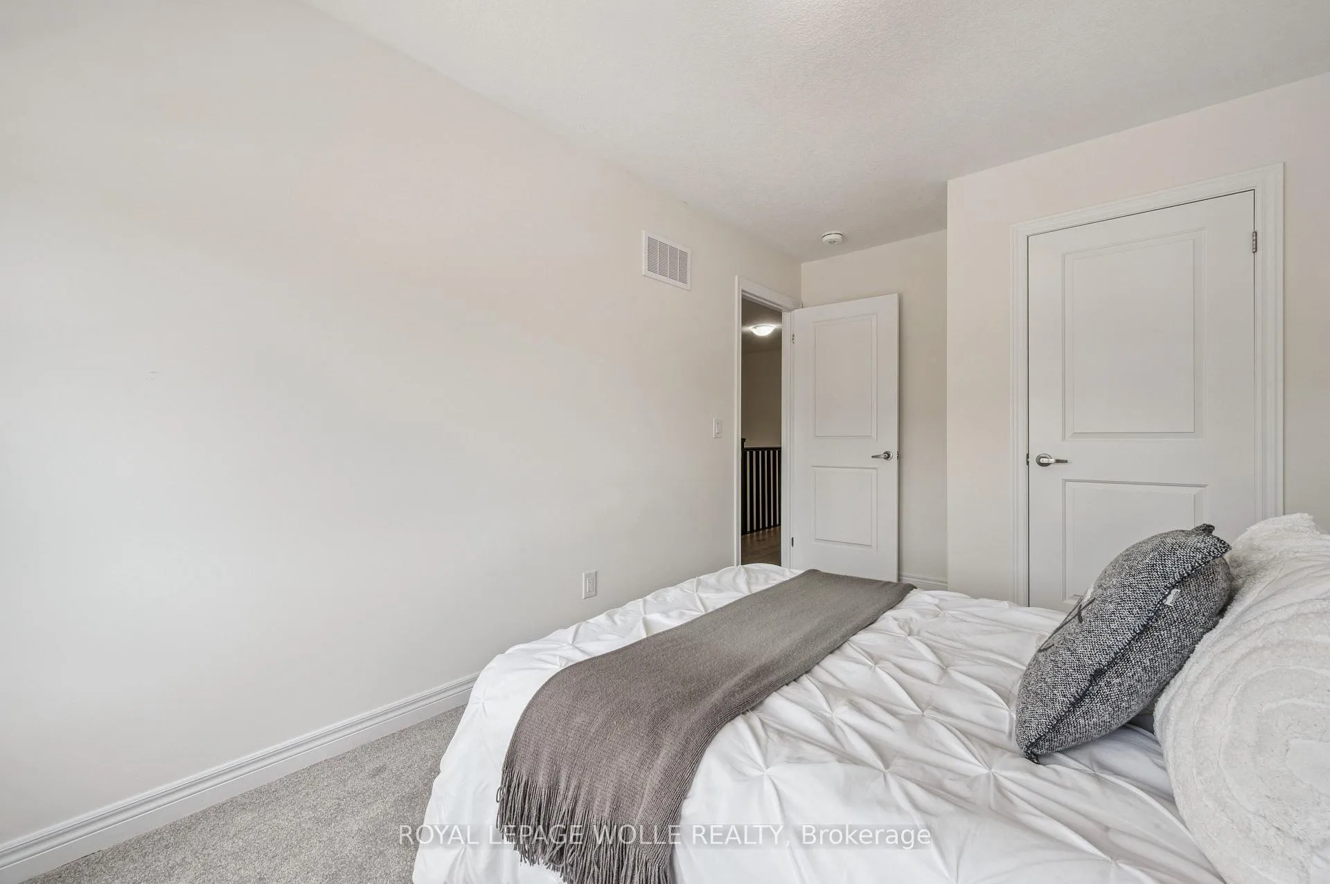 Photo 24 of 14 Roywood Street, Kitchener — HOMEH