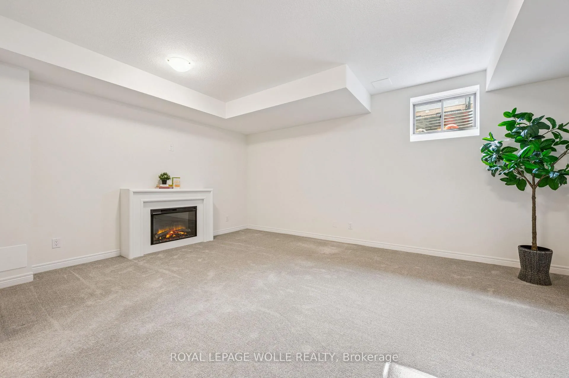 Photo 32 of 14 Roywood Street, Kitchener — HOMEH