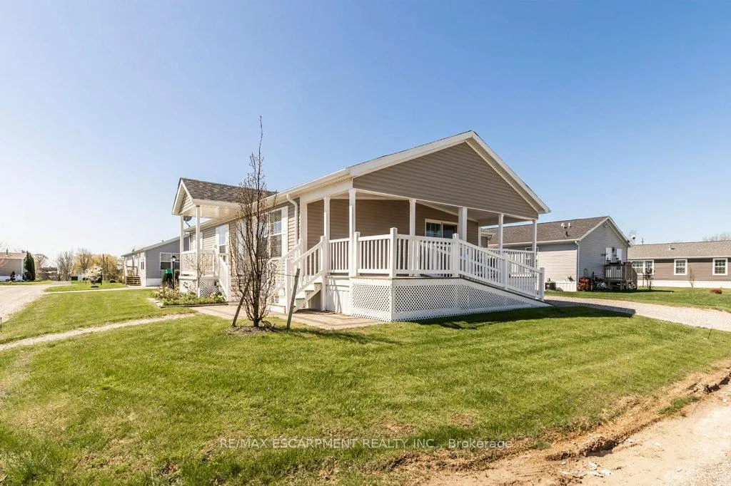 Photo 2 of 3 Copper Beech Drive, Haldimand, Nanticoke — HOMEH