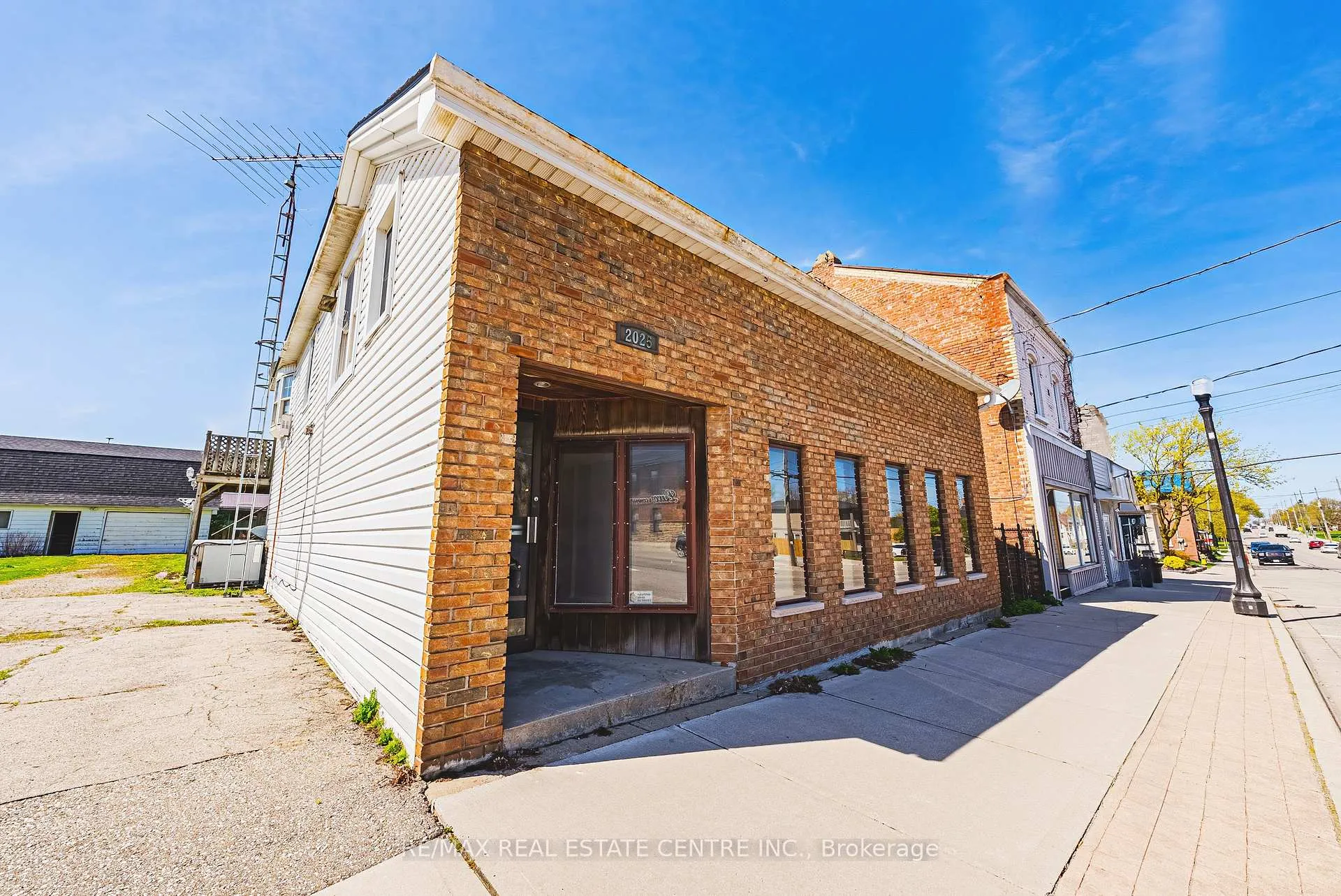 Front of 2025 Main Street N