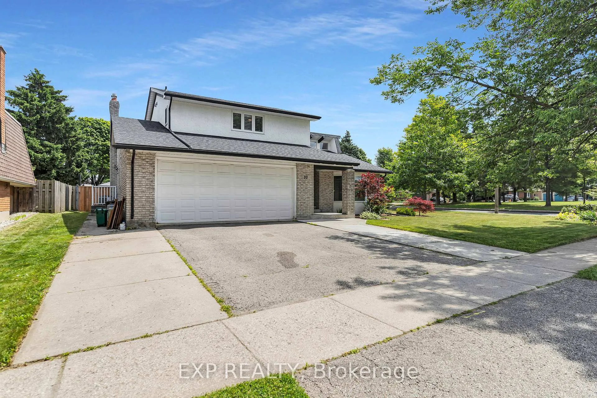 Photo 2 of 20 Blue Spruce Court, Kitchener — HOMEH