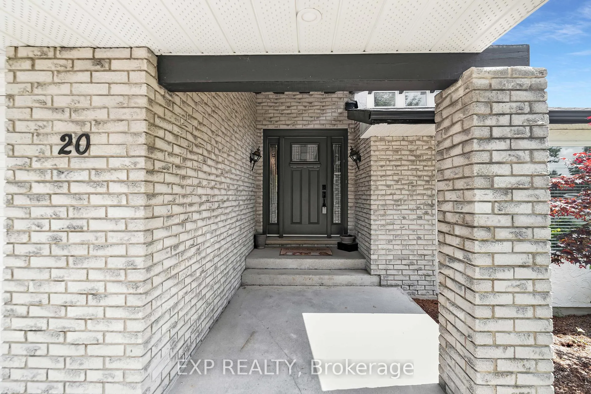 Photo 4 of 20 Blue Spruce Court, Kitchener — HOMEH