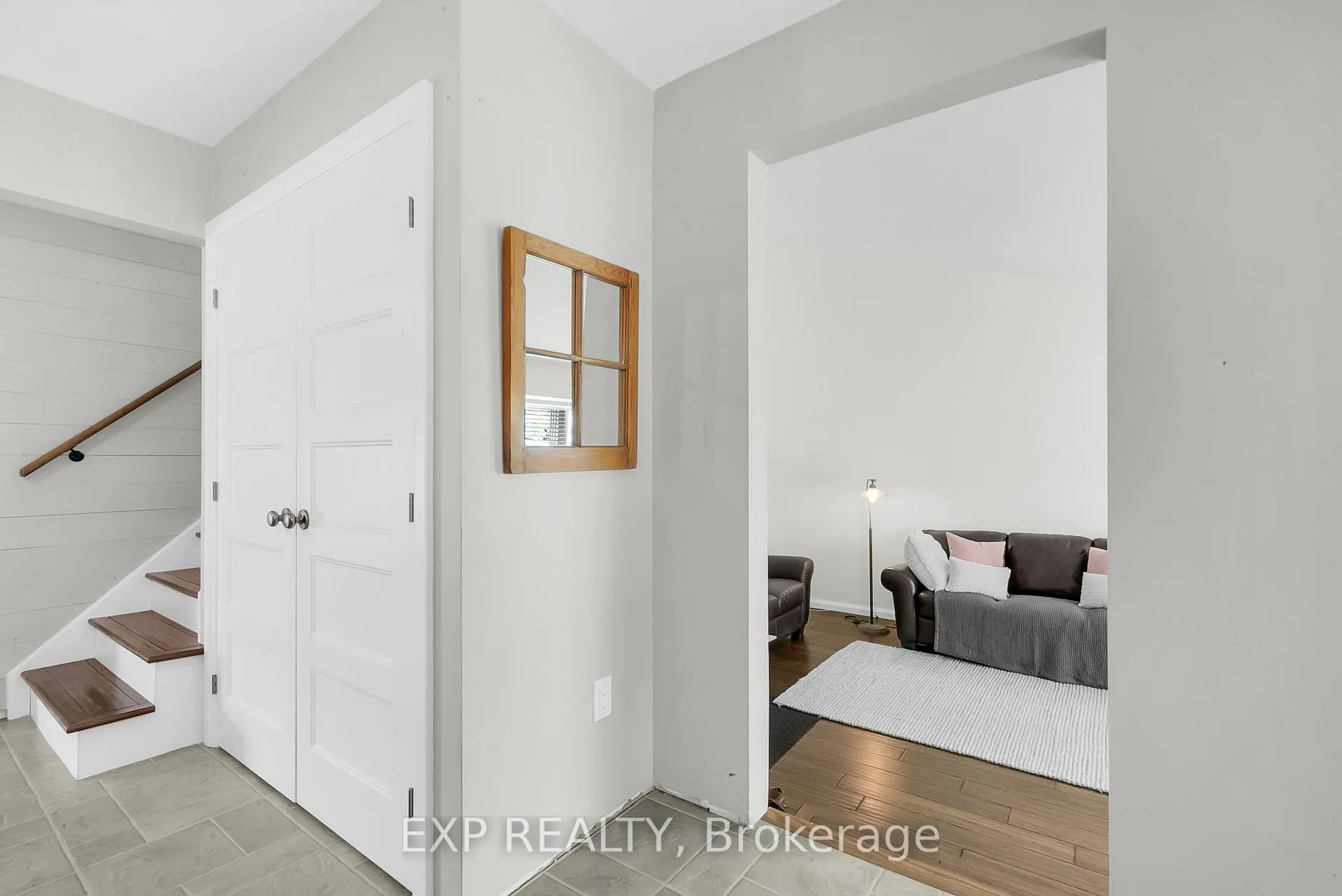 Photo 5 of 20 Blue Spruce Court, Kitchener — HOMEH