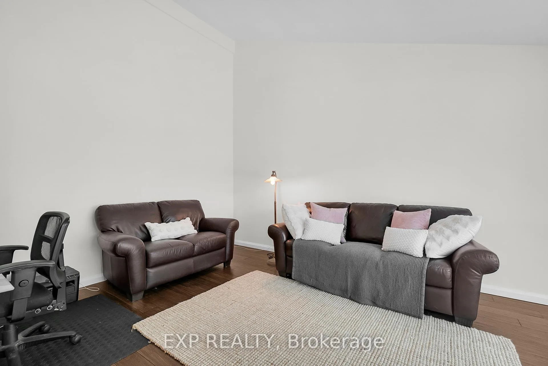 Photo 6 of 20 Blue Spruce Court, Kitchener — HOMEH