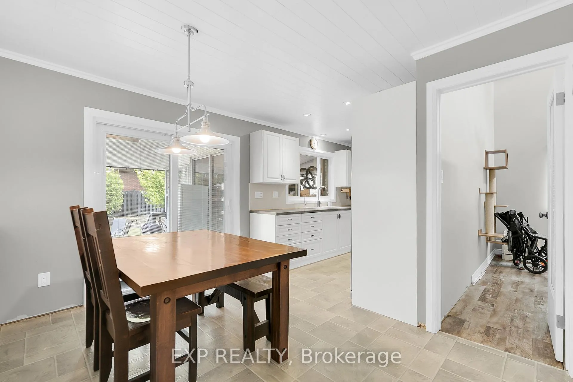 Photo 9 of 20 Blue Spruce Court, Kitchener — HOMEH