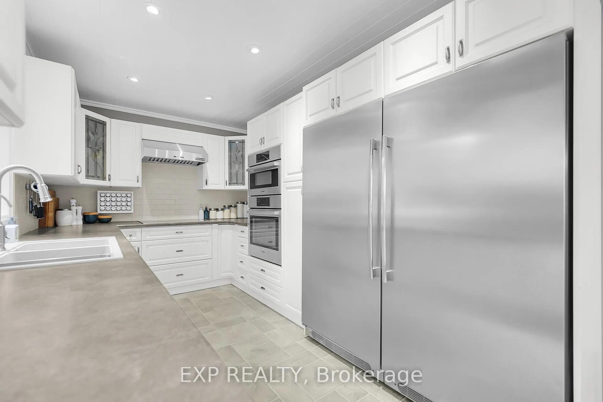 Photo 12 of 20 Blue Spruce Court, Kitchener — HOMEH