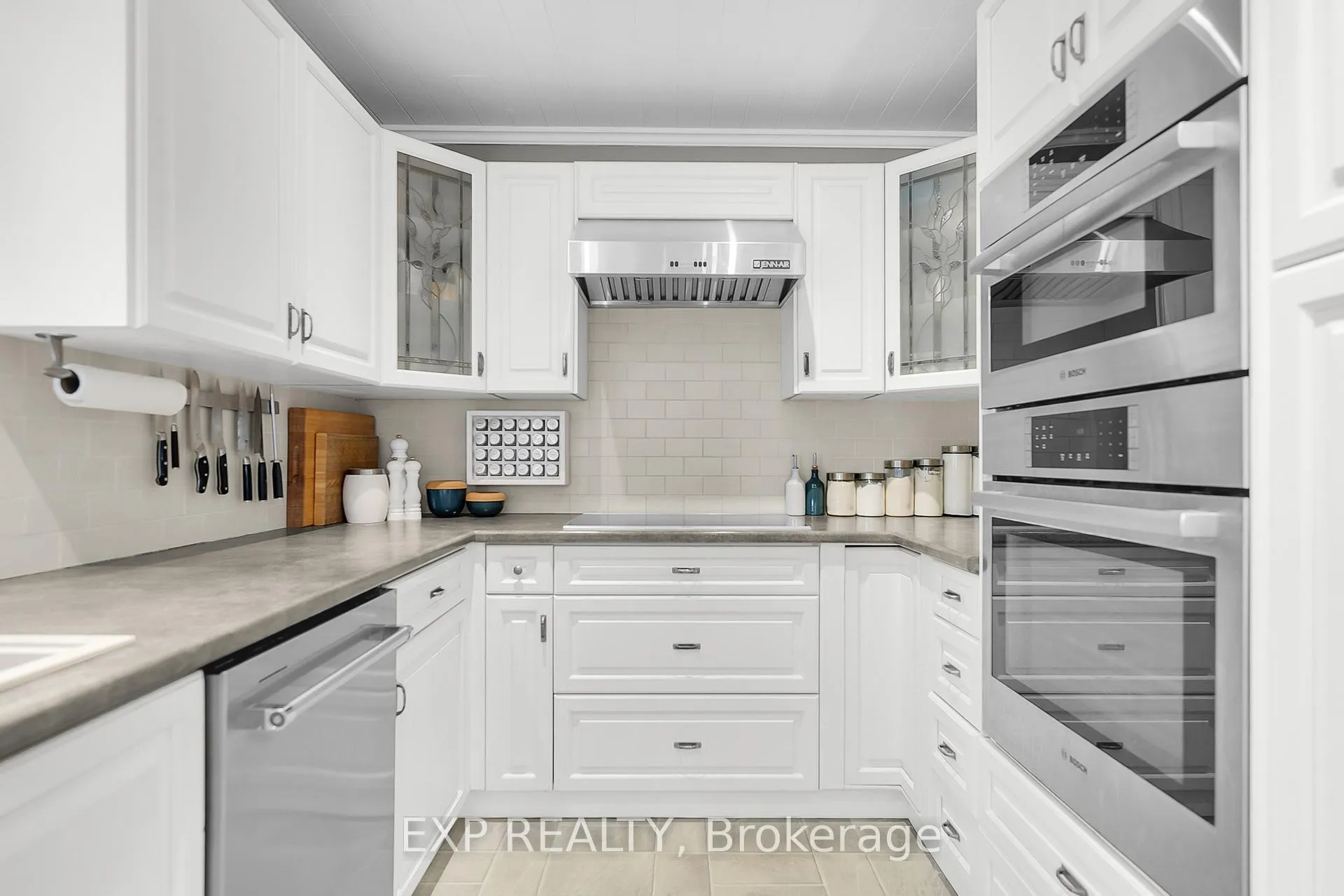 Photo 13 of 20 Blue Spruce Court, Kitchener — HOMEH