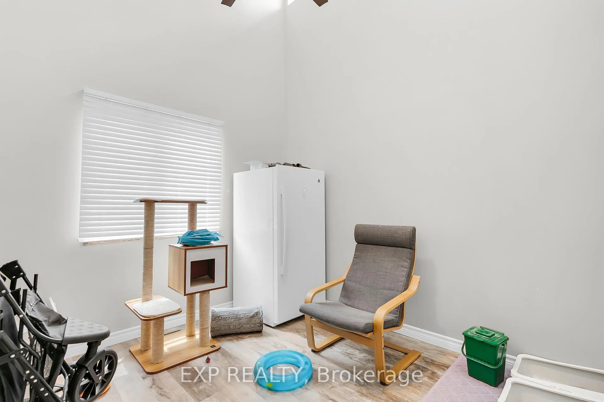 Photo 18 of 20 Blue Spruce Court, Kitchener — HOMEH