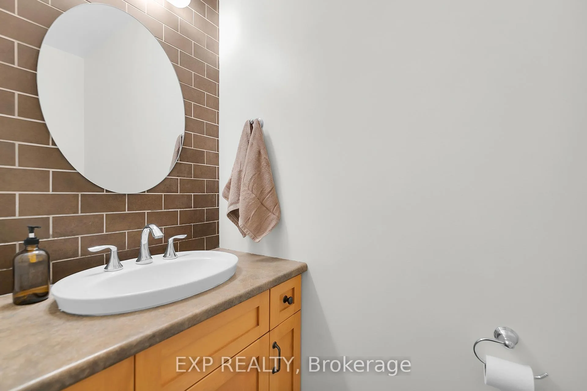 Photo 21 of 20 Blue Spruce Court, Kitchener — HOMEH
