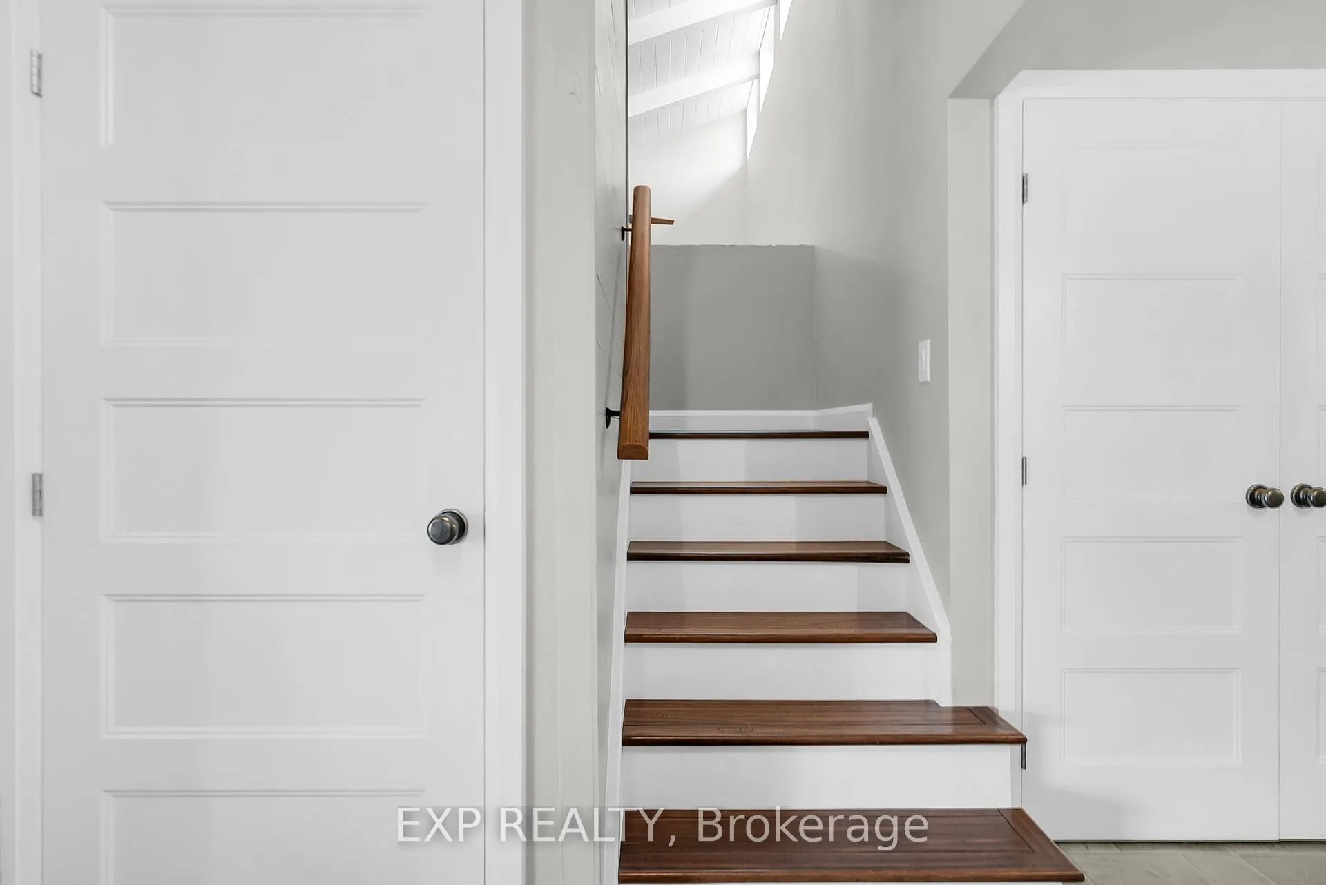 Photo 22 of 20 Blue Spruce Court, Kitchener — HOMEH