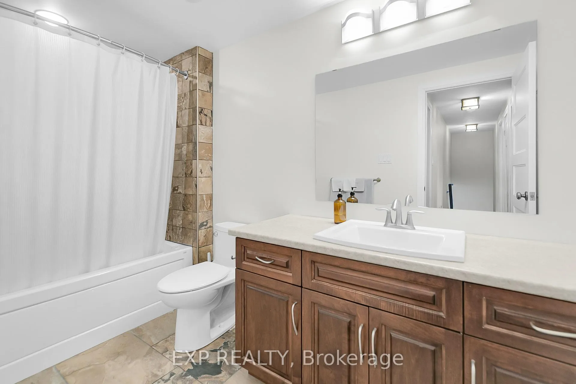 Photo 26 of 20 Blue Spruce Court, Kitchener — HOMEH